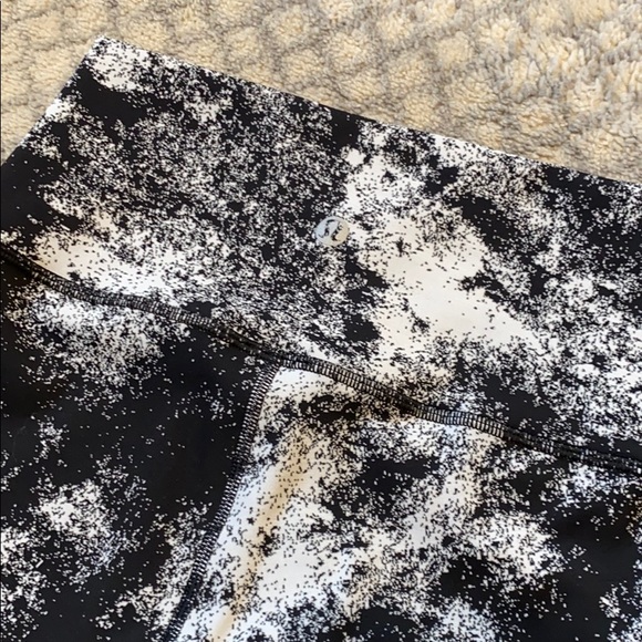 Lululemon women’s leggings, size 4, like new - Picture 7 of 7